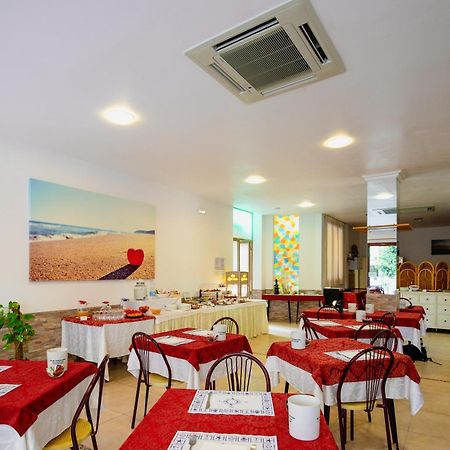 Hotel Clara Rimini Extérieur photo