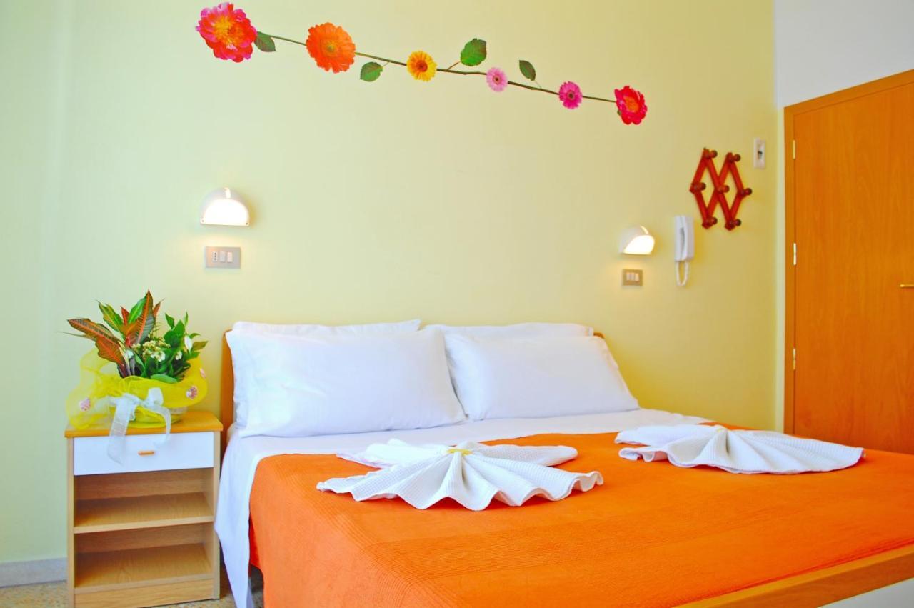 Hotel Clara Rimini Extérieur photo