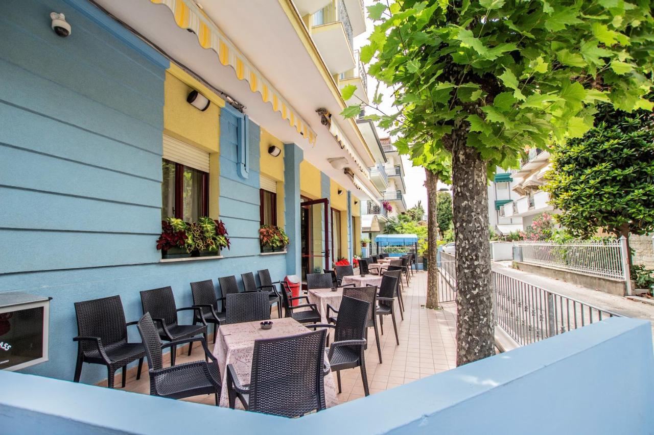 Hotel Clara Rimini Extérieur photo