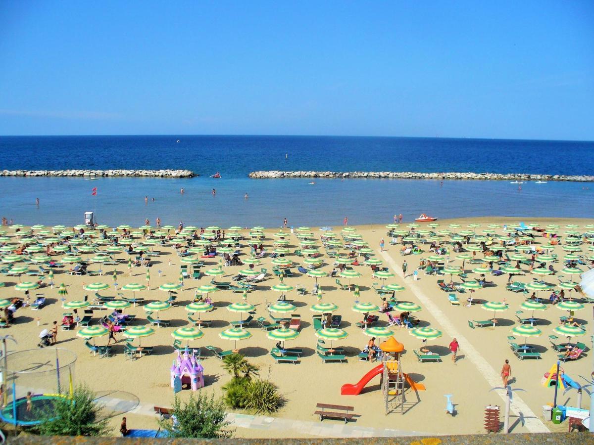Hotel Clara Rimini Extérieur photo
