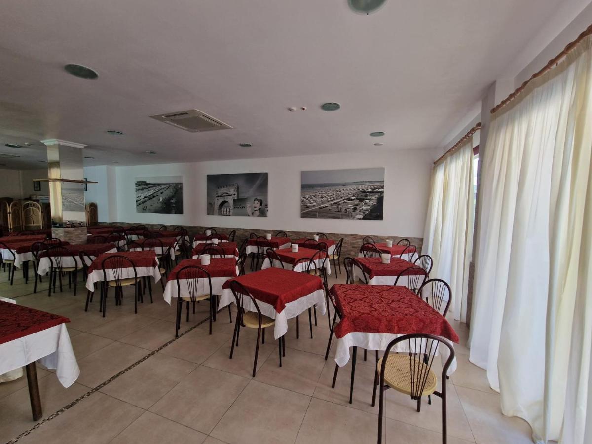 Hotel Clara Rimini Extérieur photo