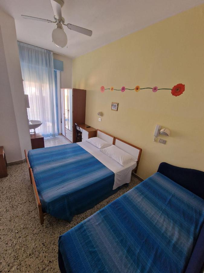 Hotel Clara Rimini Extérieur photo