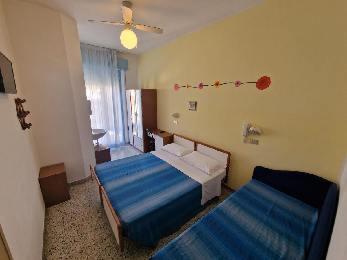 Hotel Clara Rimini Extérieur photo