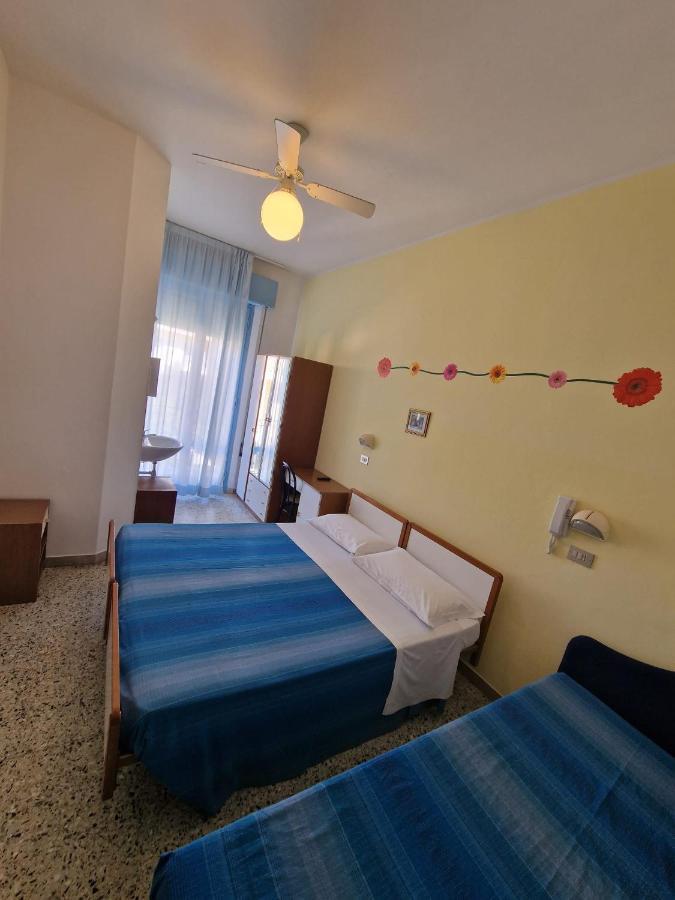 Hotel Clara Rimini Extérieur photo