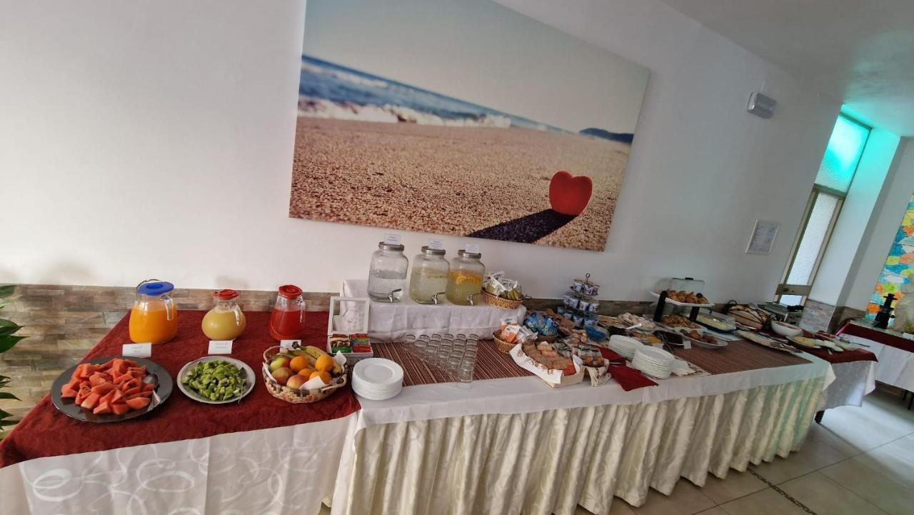Hotel Clara Rimini Extérieur photo