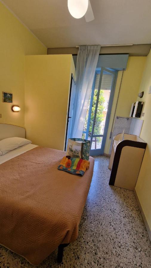 Hotel Clara Rimini Extérieur photo